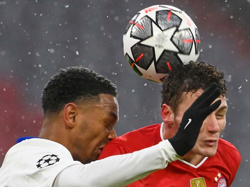 Les Parisiens Tumbangkan Die Roten