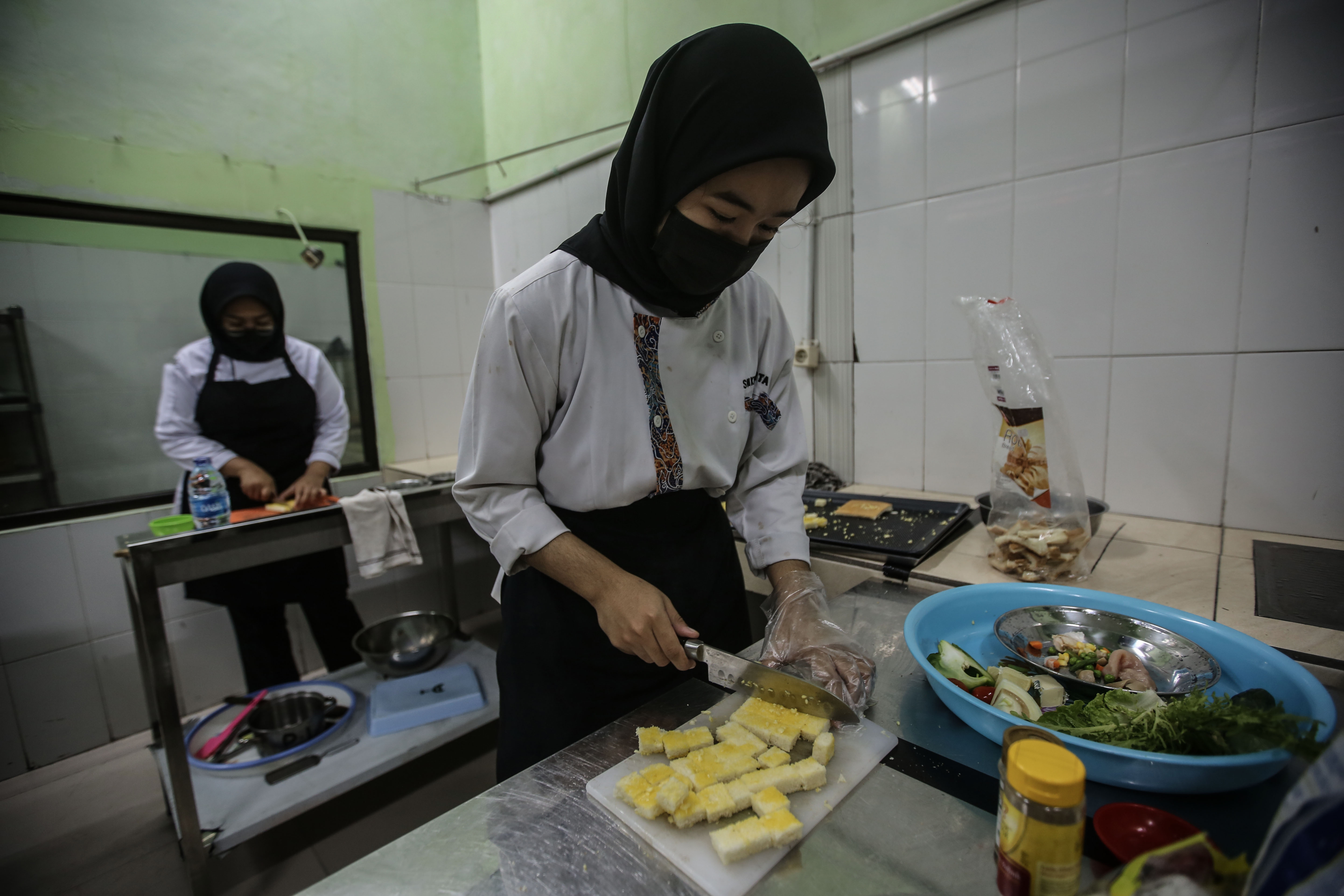 Praktek Memasak Siswa SMK