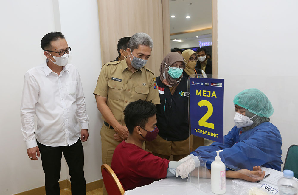 Vaksinasi Pekerja Ritel