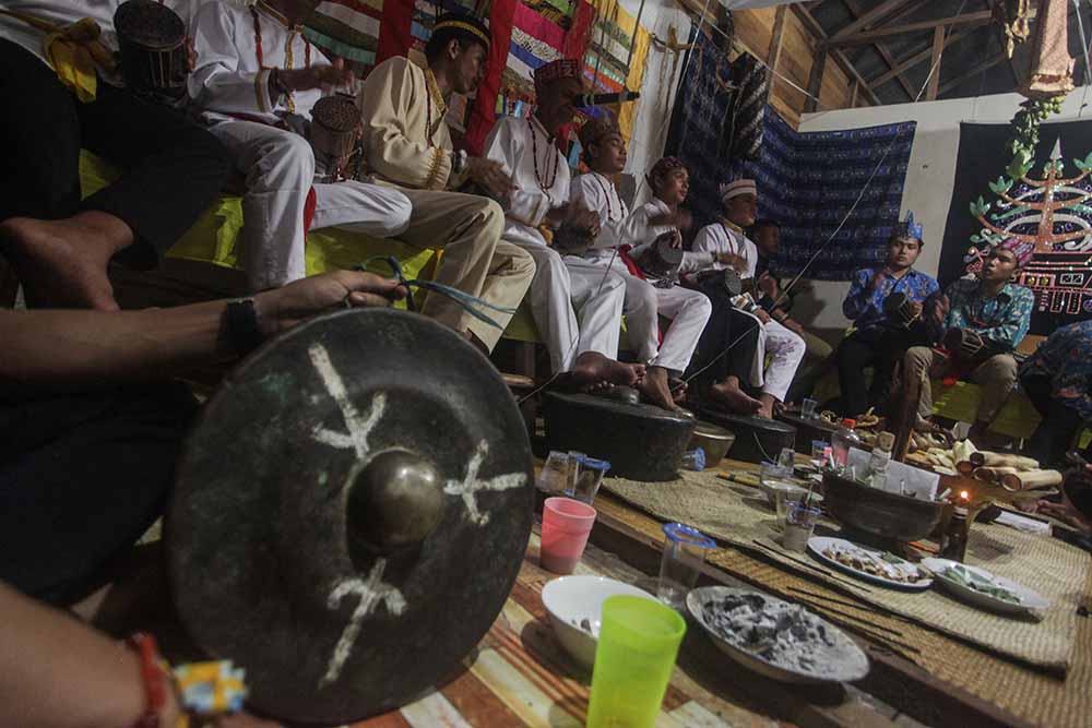 Ritual Balian Pendeng Sawang Garu Dayak Ngaju