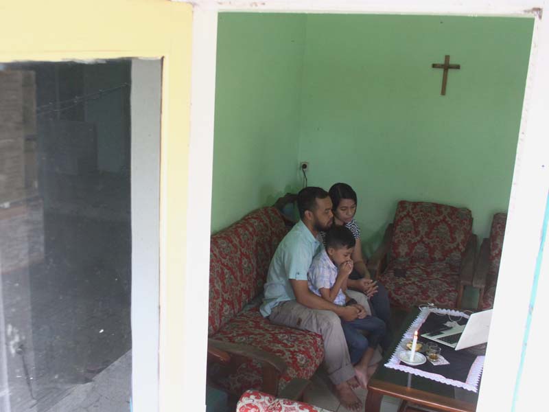 Ibadah Jumat Agung Di Rumah