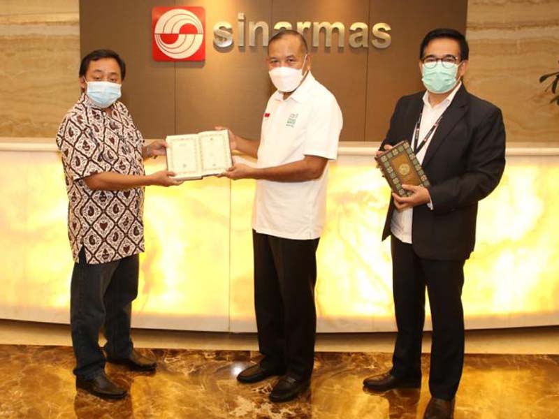 YMSM Serahkan Wakaf Alquran Untuk NTT