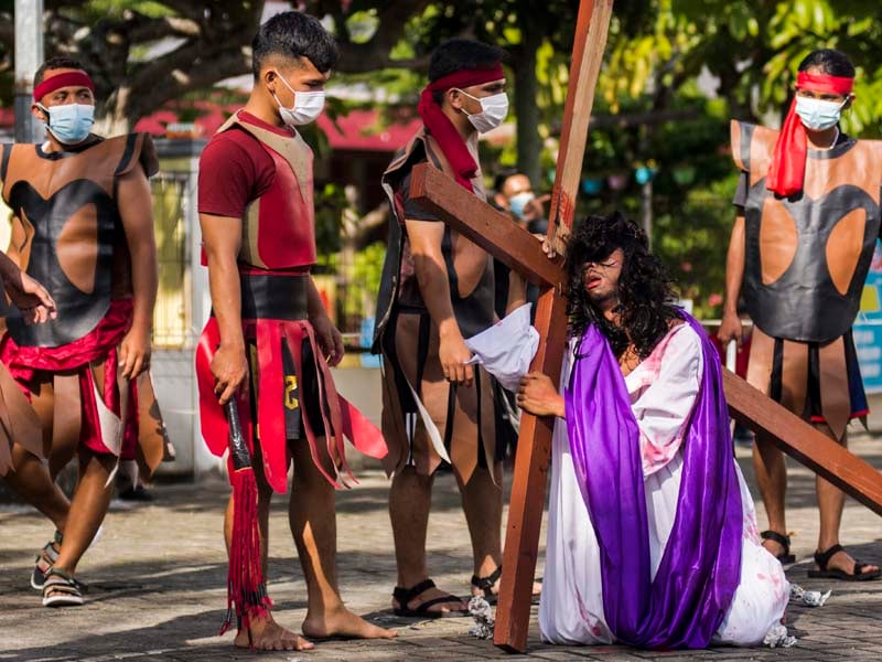 Tablo Jalan Salib Saat Pandemi