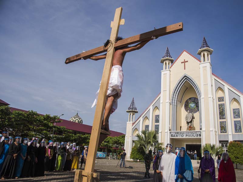 Tablo Jalan Salib Saat Pandemi