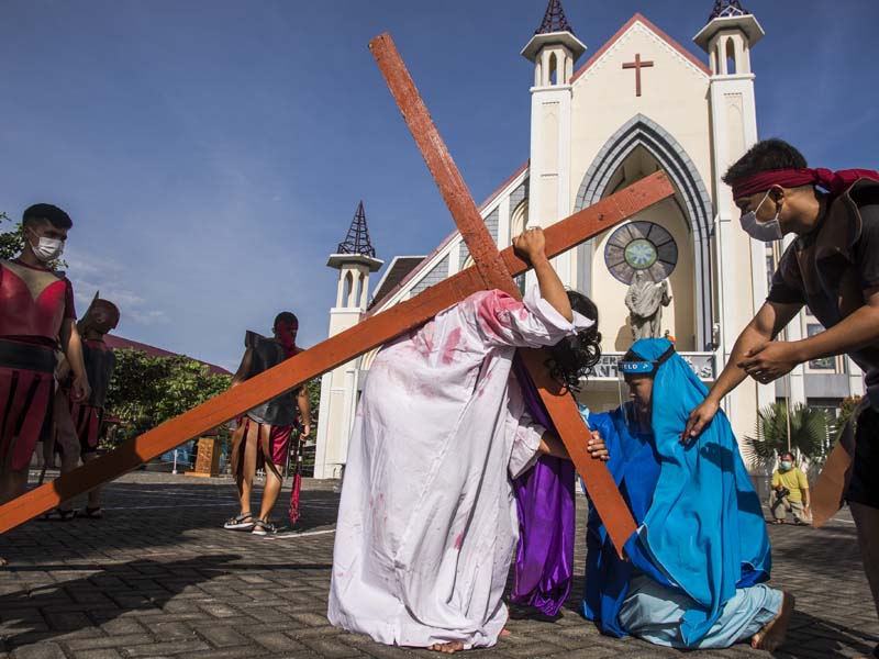 Tablo Jalan Salib Saat Pandemi