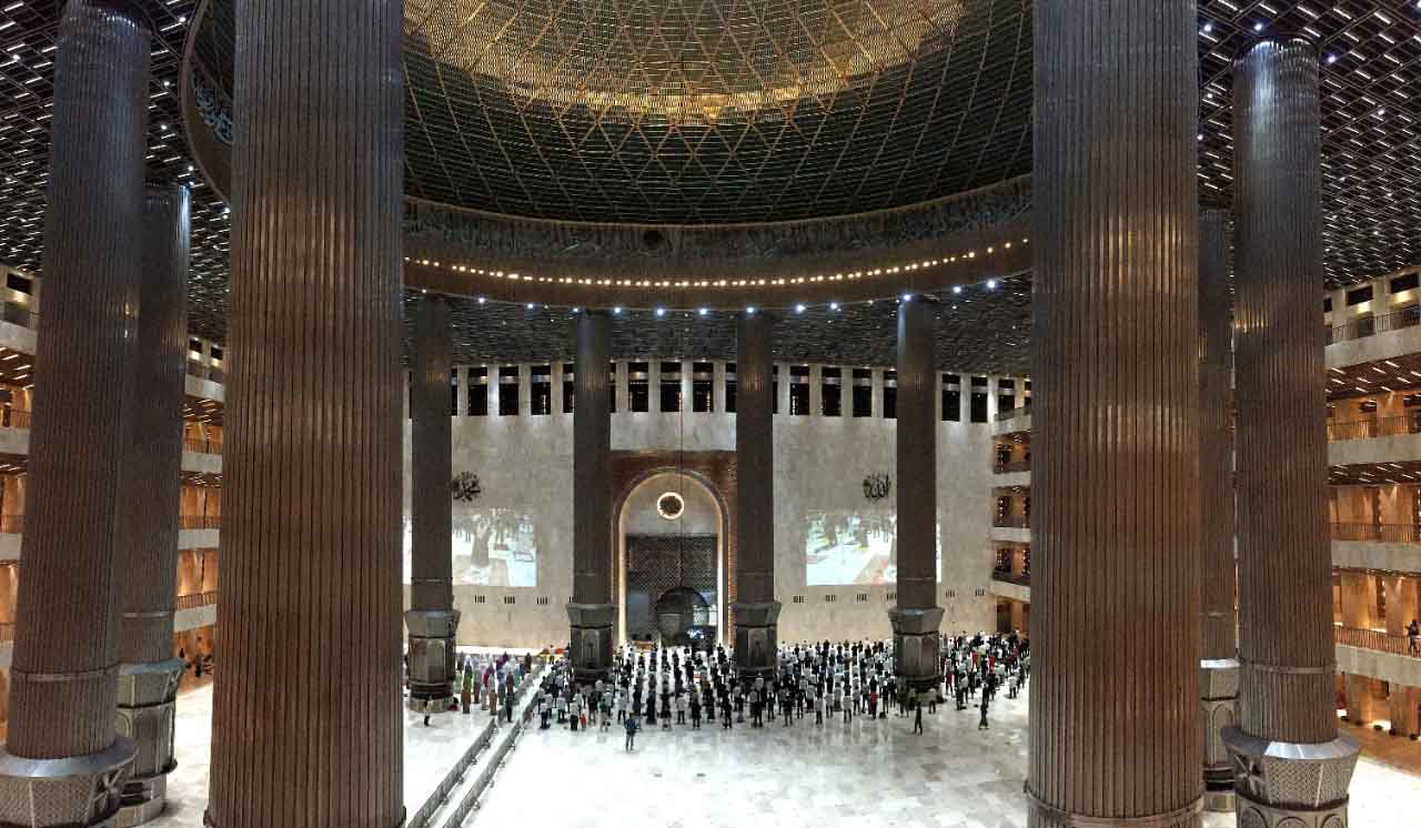  Tarawih Perdana di Masjid Istiqlal Dengan Penerapan Prokes