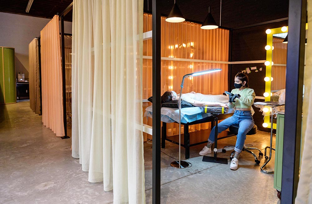 Peringatan dari Ahli Tato Profesional Terkait Tato Semi Permanen