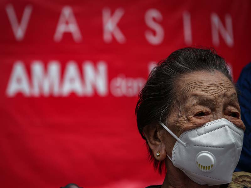 Lansia 102 Tahun Ikut Vaksinasi Covid-19