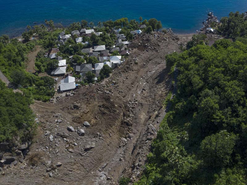 Warga Waimatan Minta Segera Direlokasi