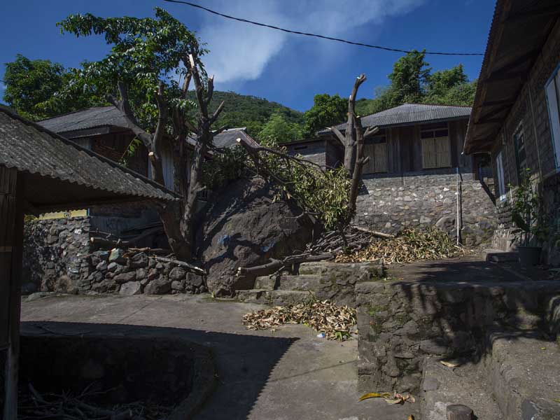 Warga Waimatan Minta Segera Direlokasi