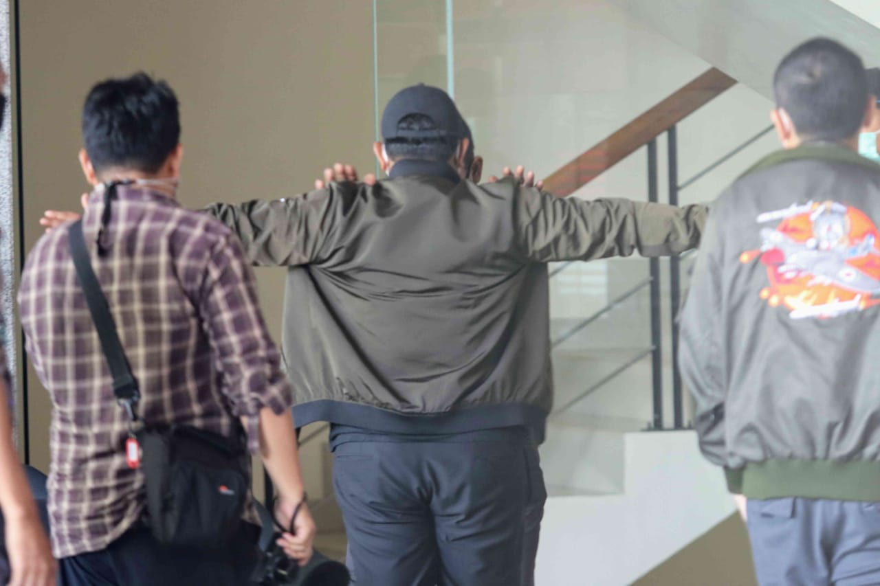 Tersangka Wali Kota Tanjungbalai Tiba di KPK
