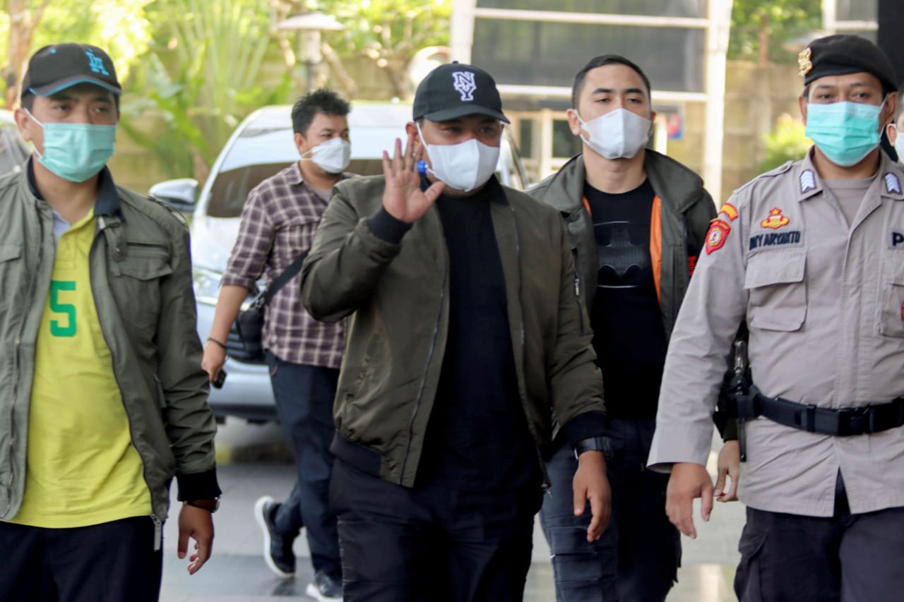 Tersangka Wali Kota Tanjungbalai Tiba di KPK