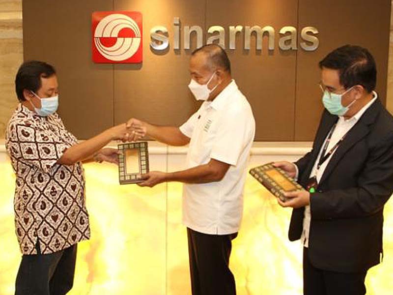 YMSM Serahkan Wakaf Alquran Untuk NTT