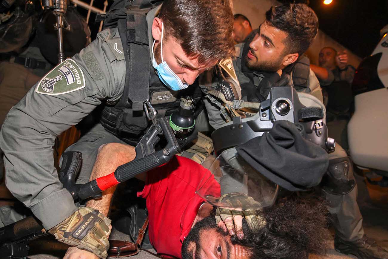 Polisi Israel Serang Warga Palestina