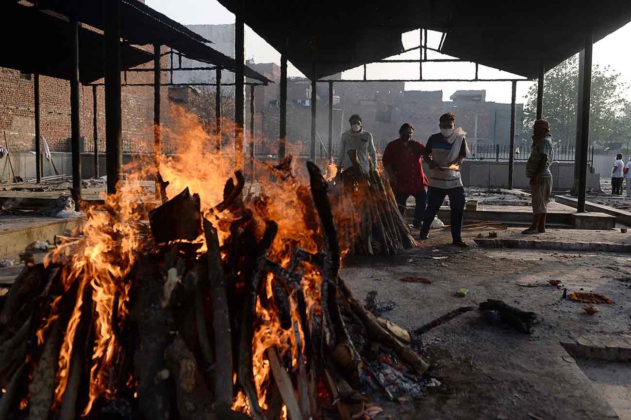 Kremasi korban Covid-19 di India