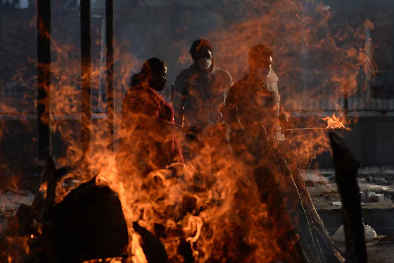 Kremasi korban Covid-19 di India