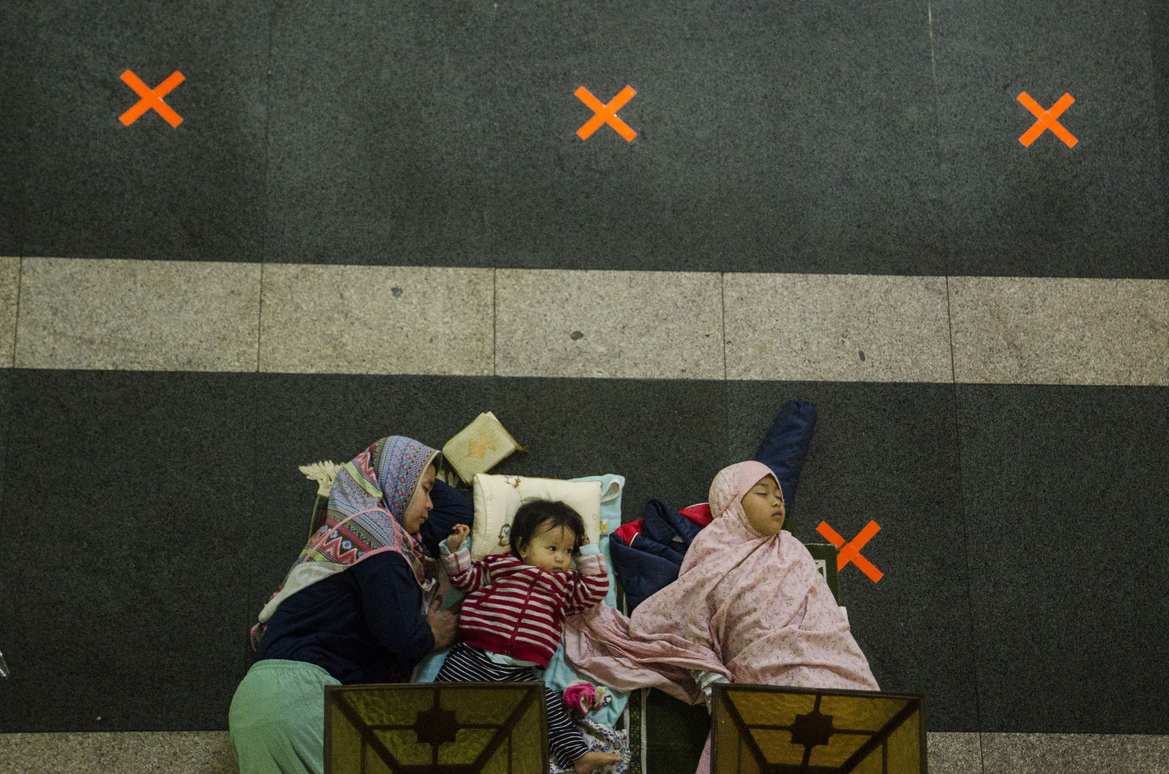 Iktikaf di Masjid Pusdai Bandung