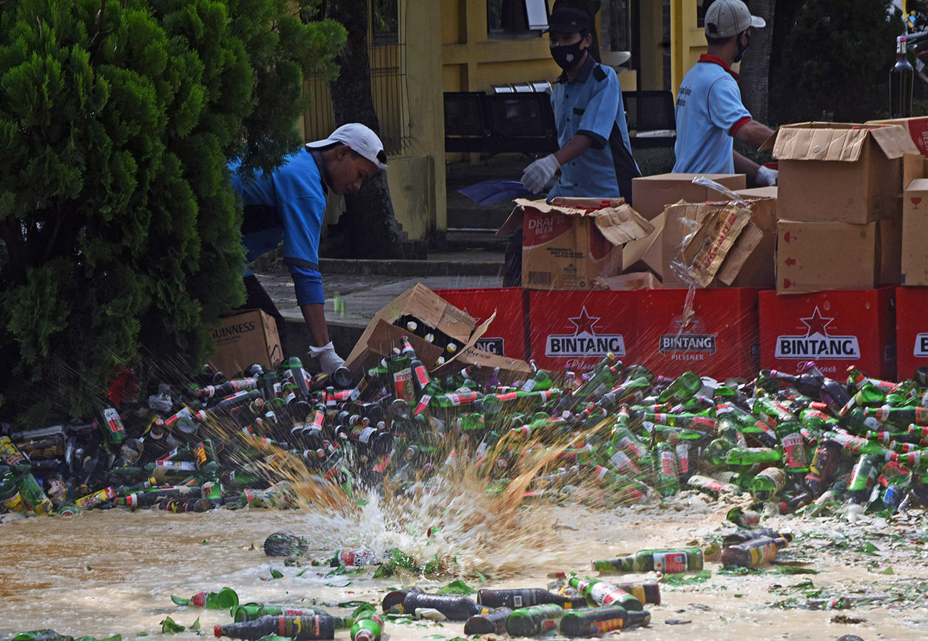 Pemusnahan Minuman Keras Ilegal 