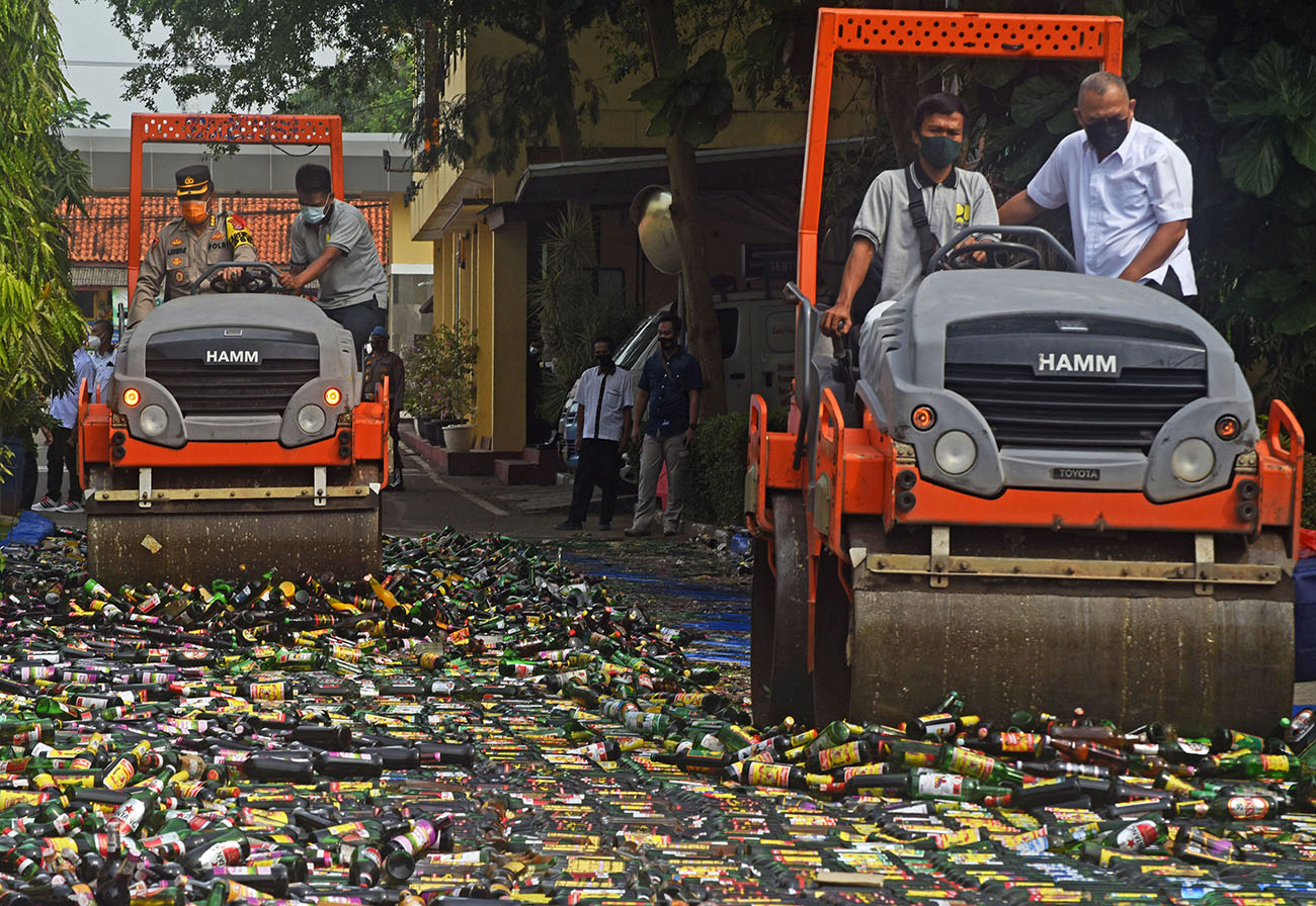 Pemusnahan Minuman Keras Ilegal 