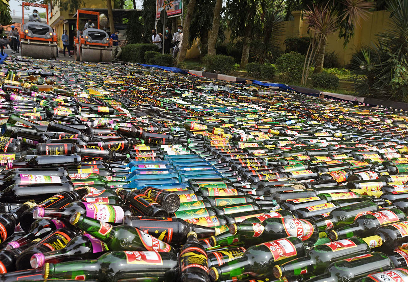 Pemusnahan Minuman Keras Ilegal 