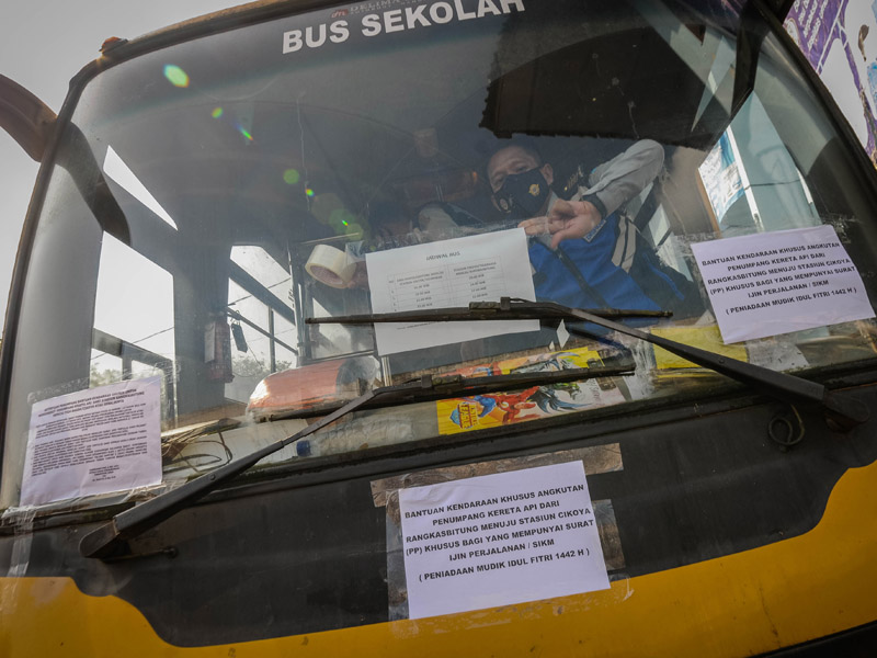 Bus Gratis Bagi Penumpang KRL Rangkasbitung