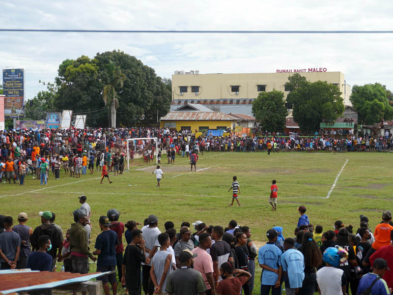 Polisi Bubarkan Kerumunan Massa