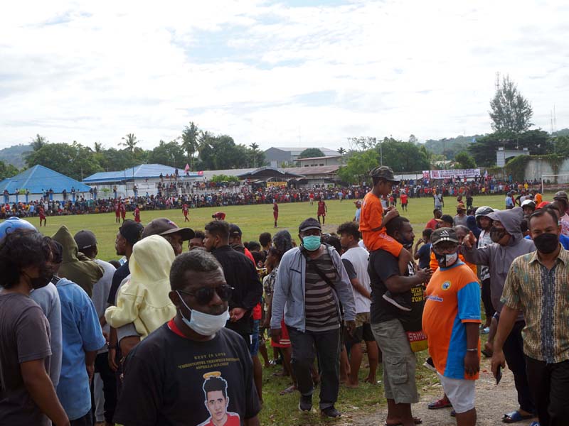 Polisi Bubarkan Kerumunan Massa