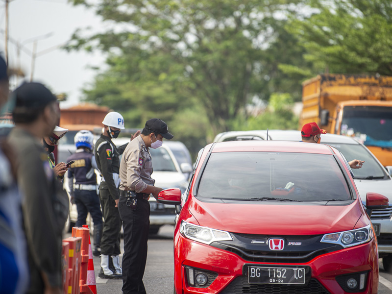 Penyekatan Pemudik Di Jalan Lintas Timur Sumatra