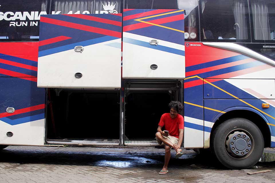 Bus AKAP di Makasar Berhenti Angkut Penumpang