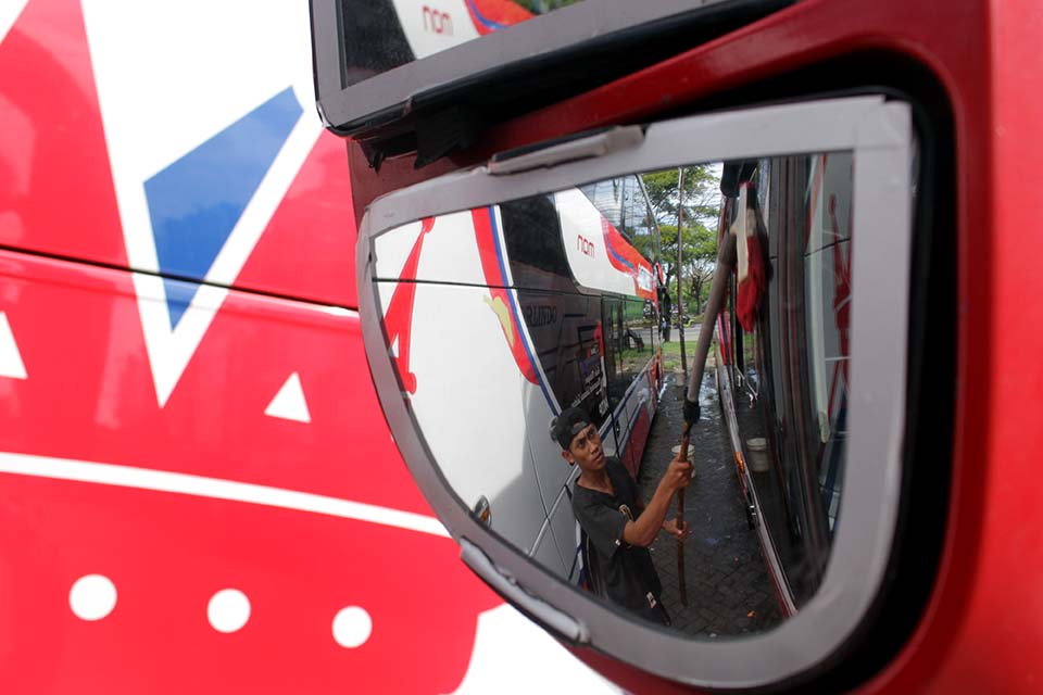 Bus AKAP di Makasar Berhenti Angkut Penumpang