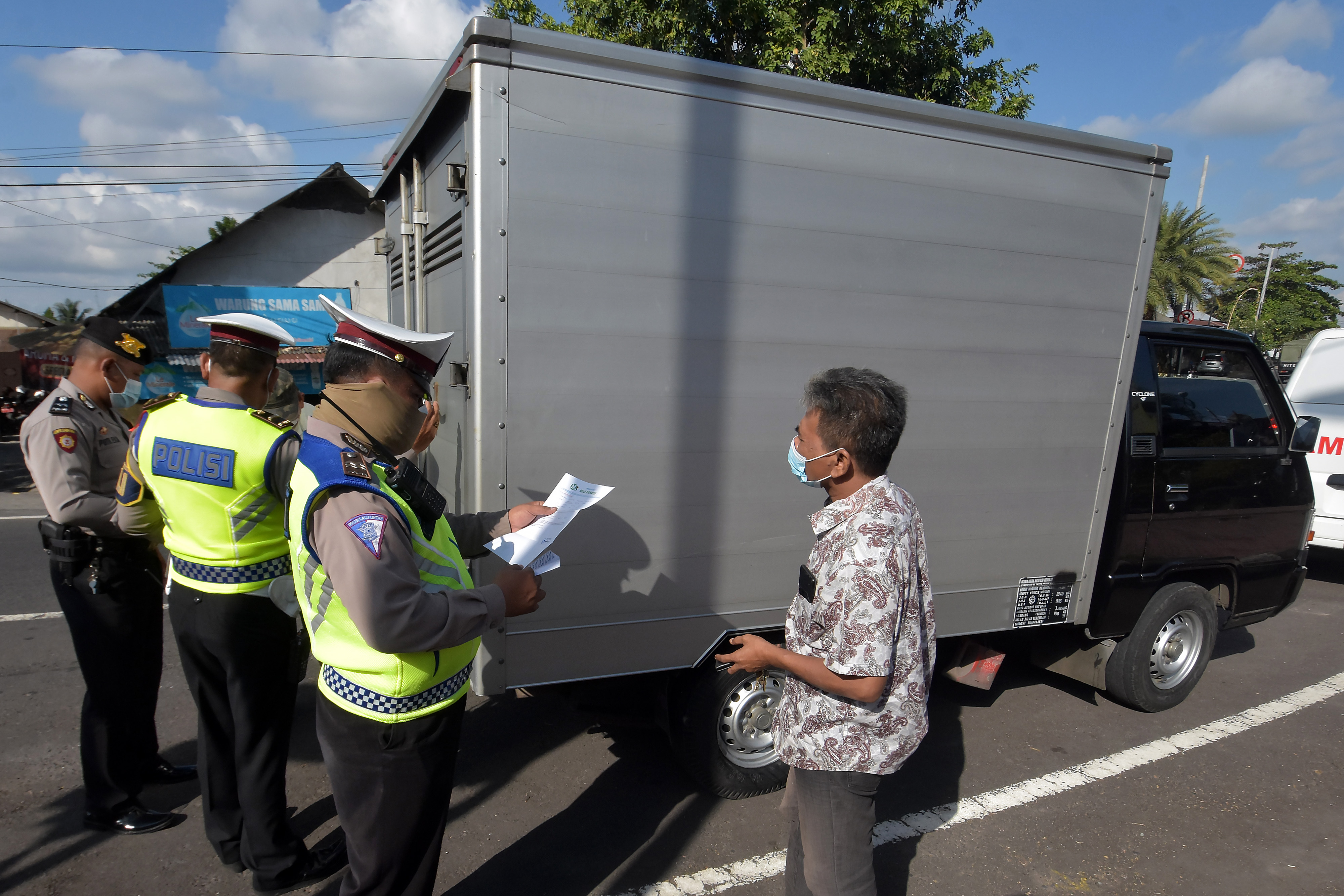 Penyekatan Mudik dan Penertiban Prokes di Denpasar