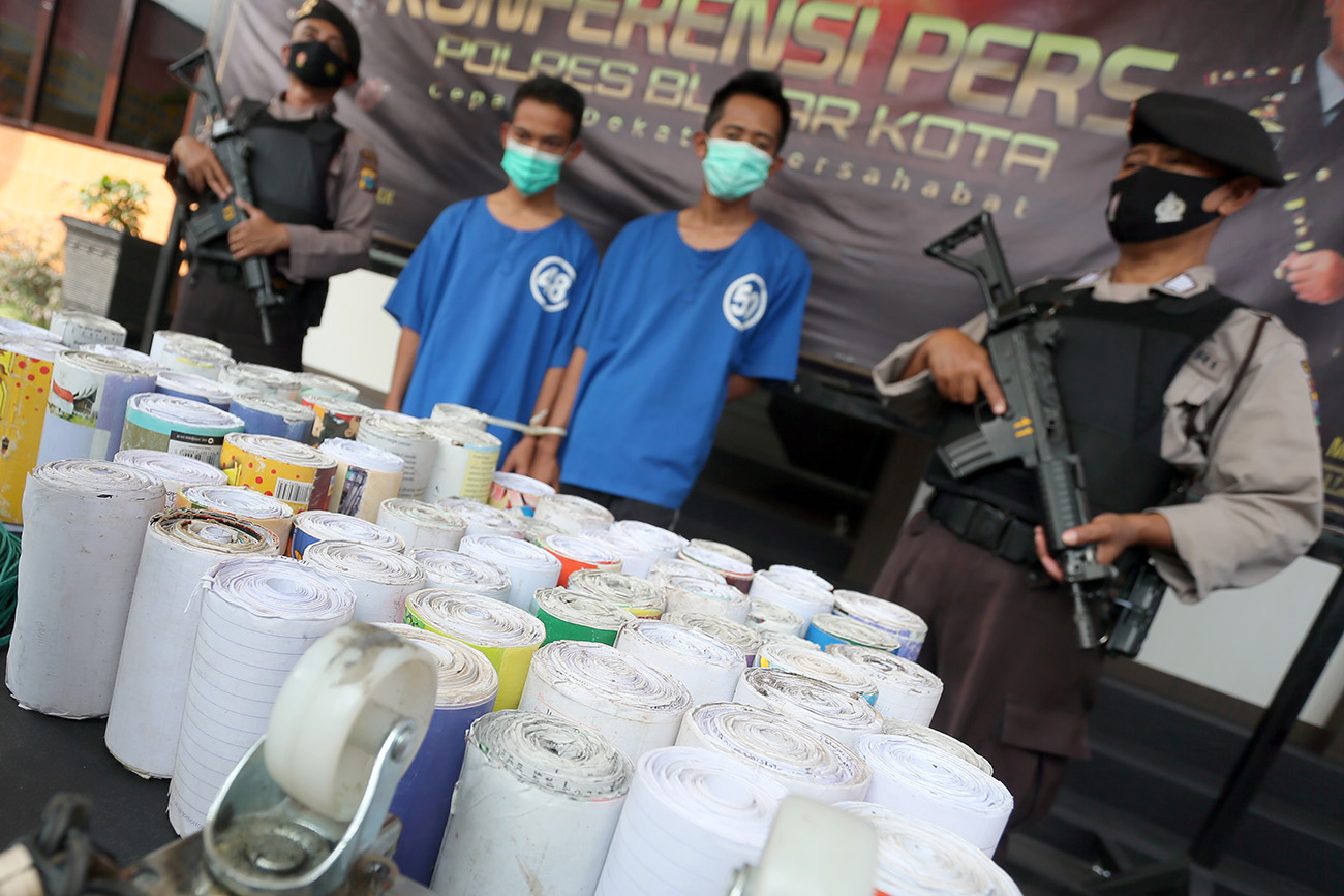 Penangkapan Pembuat Bubuk Peledak