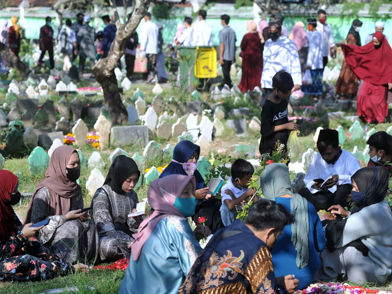 Tradisi Ziarah Kubur Idul Fitri