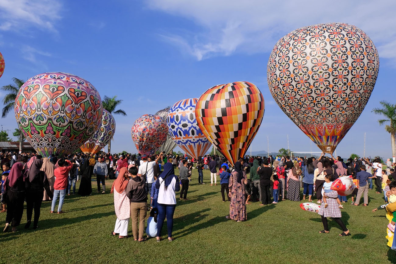 Tradisi Penerbangan Balon Udara Tradisional