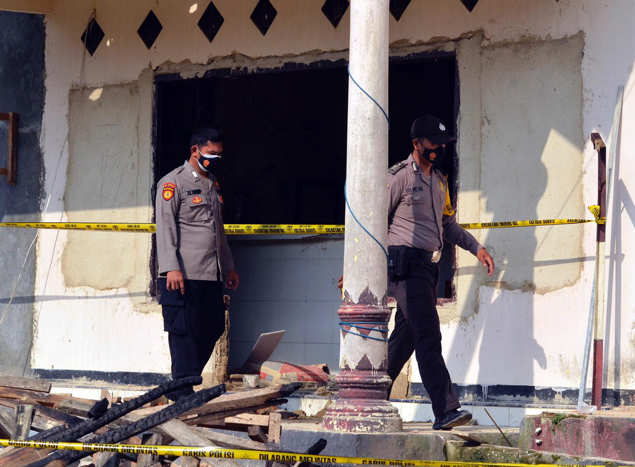 Pembakaran Polsek Candipuro Lampung Selatan