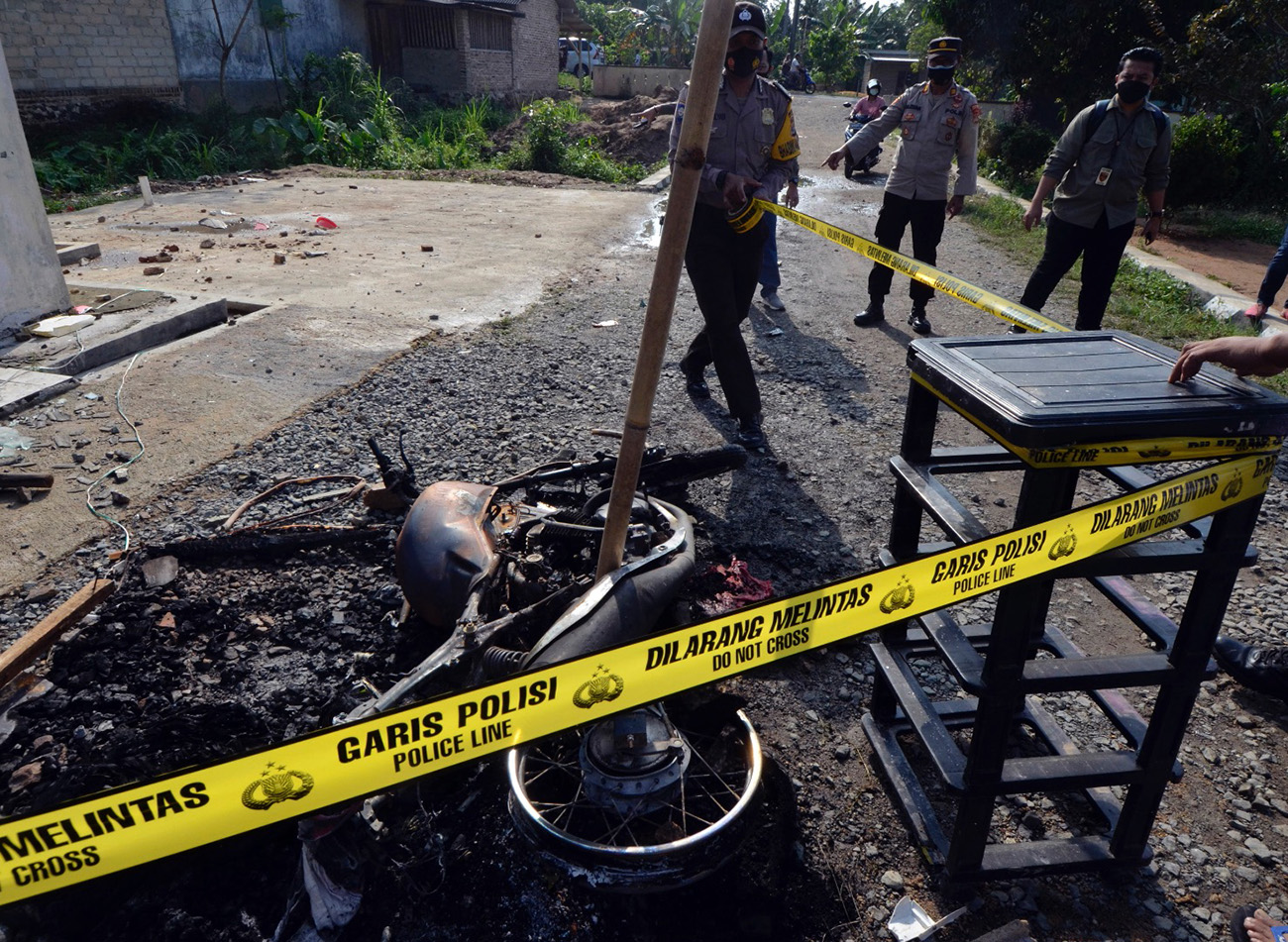 Pembakaran Polsek Candipuro Lampung Selatan
