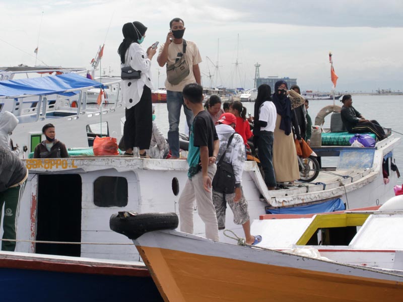Arus Balik Penumpang Di Pelabuhan Paotere Masih Ramai