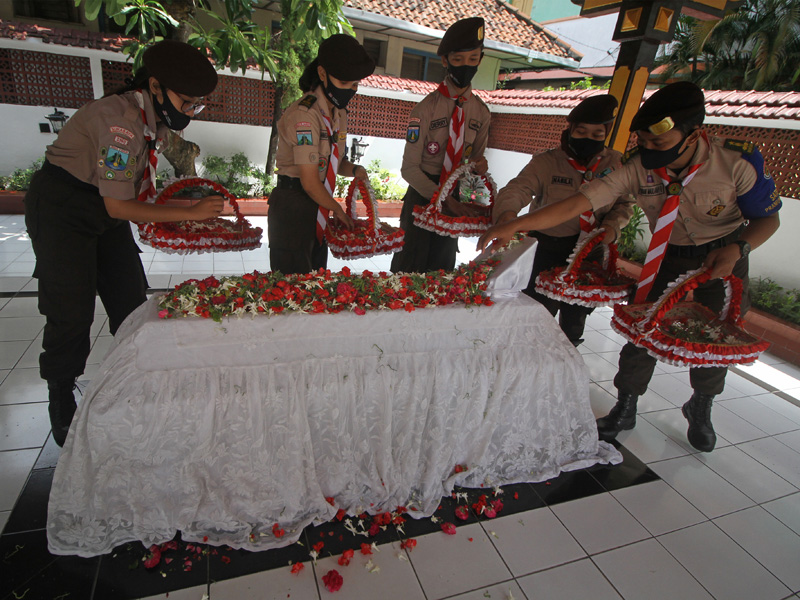 Ziarah Makam Pahlawan Nasional DR Soetomo
