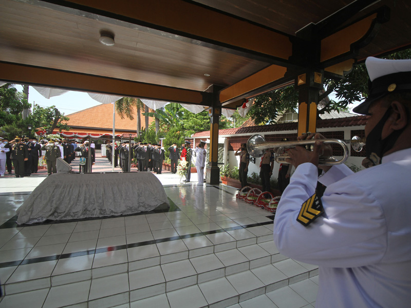 Ziarah Makam Pahlawan Nasional DR Soetomo