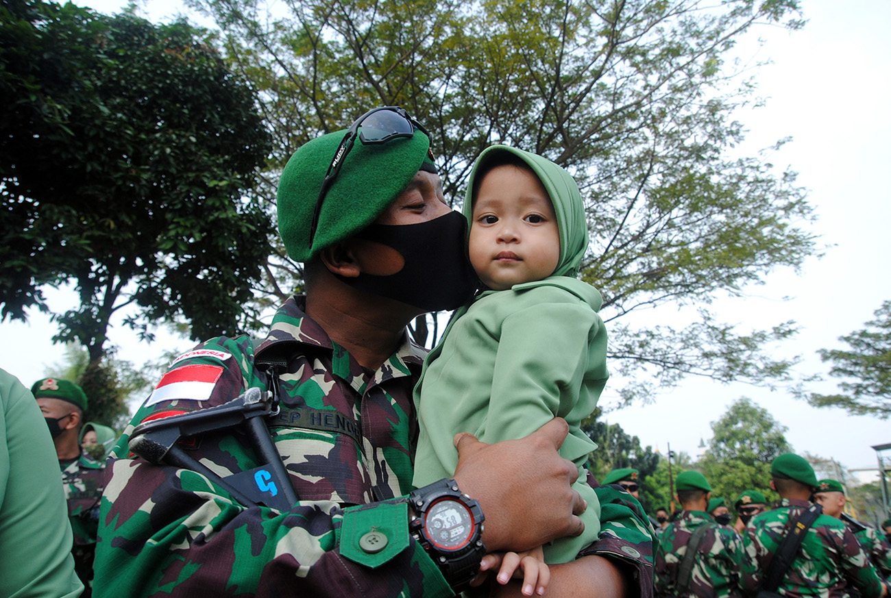 Pelepasan Satgas Pamrahwan  Yonif 315/Garuda ke Papua