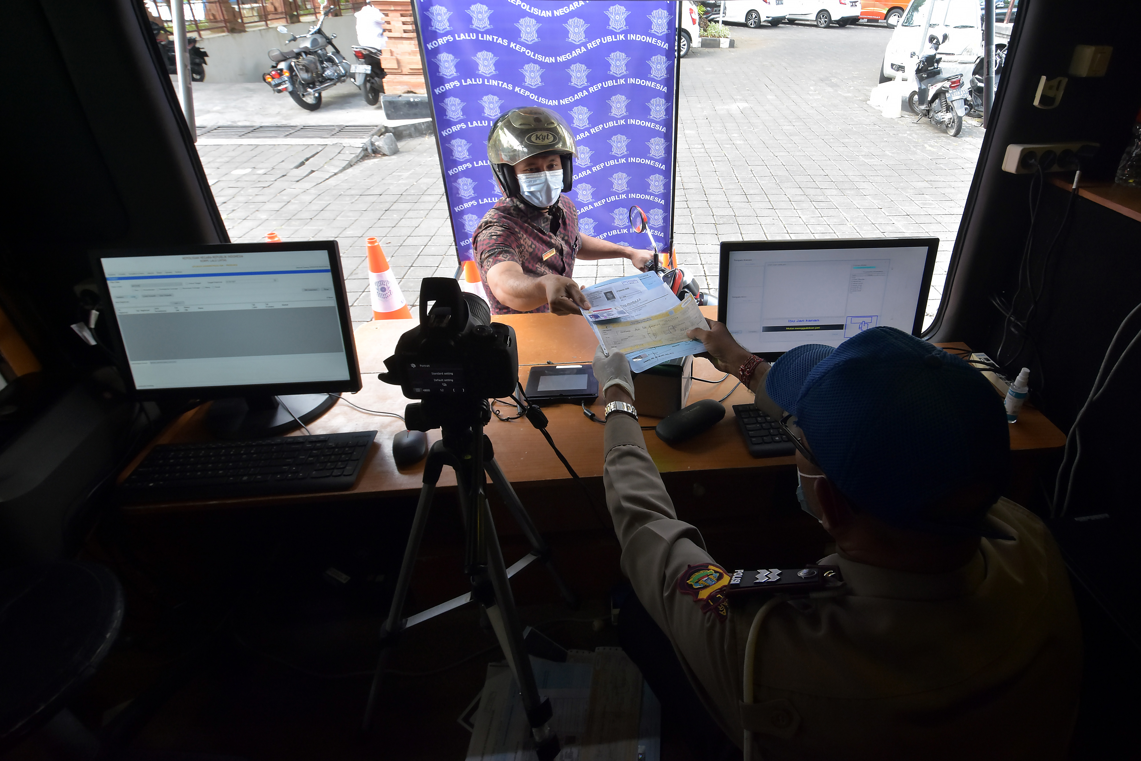 Pelayanan Perpanjangan SIM Drive Thru