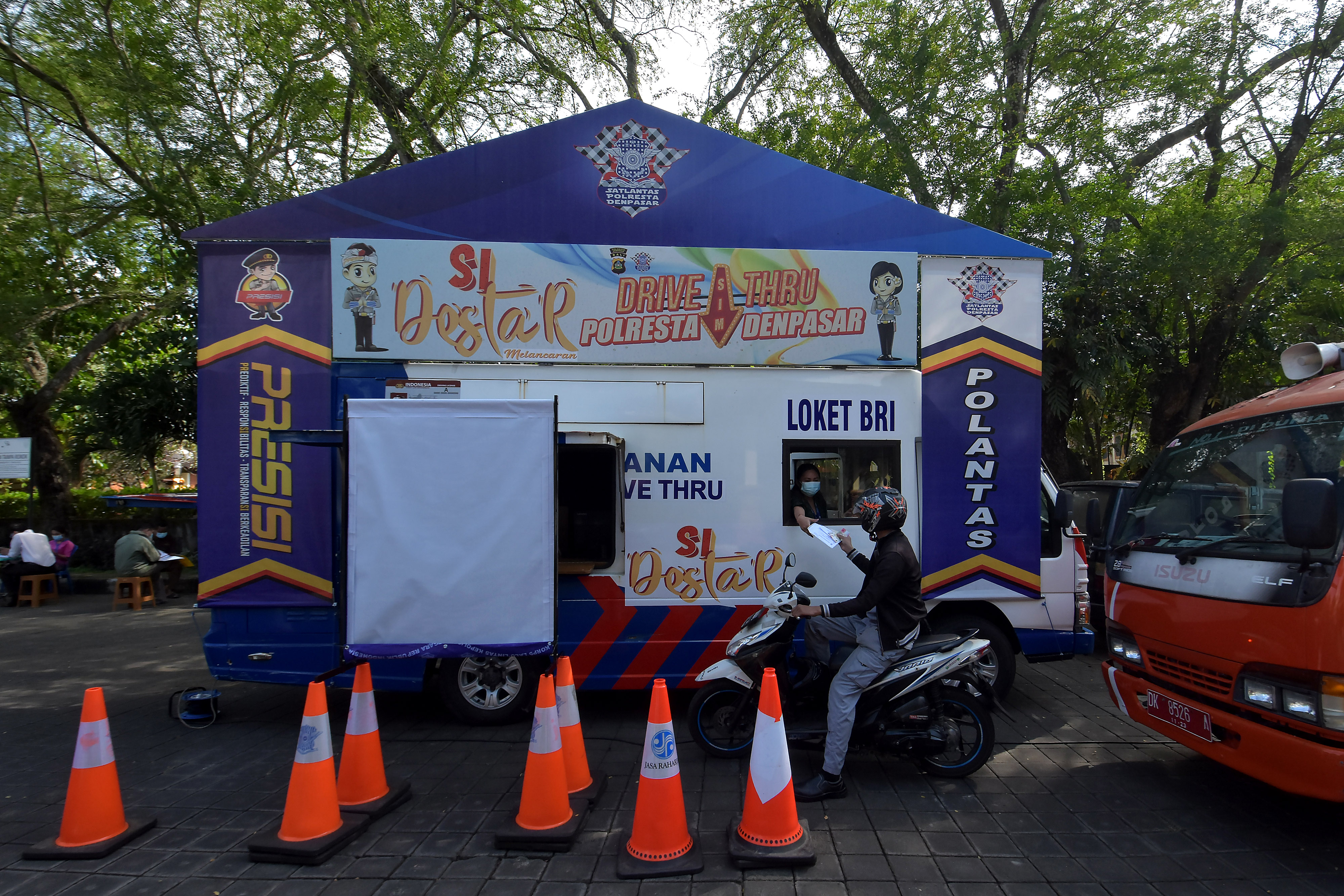 Pelayanan Perpanjangan SIM Drive Thru