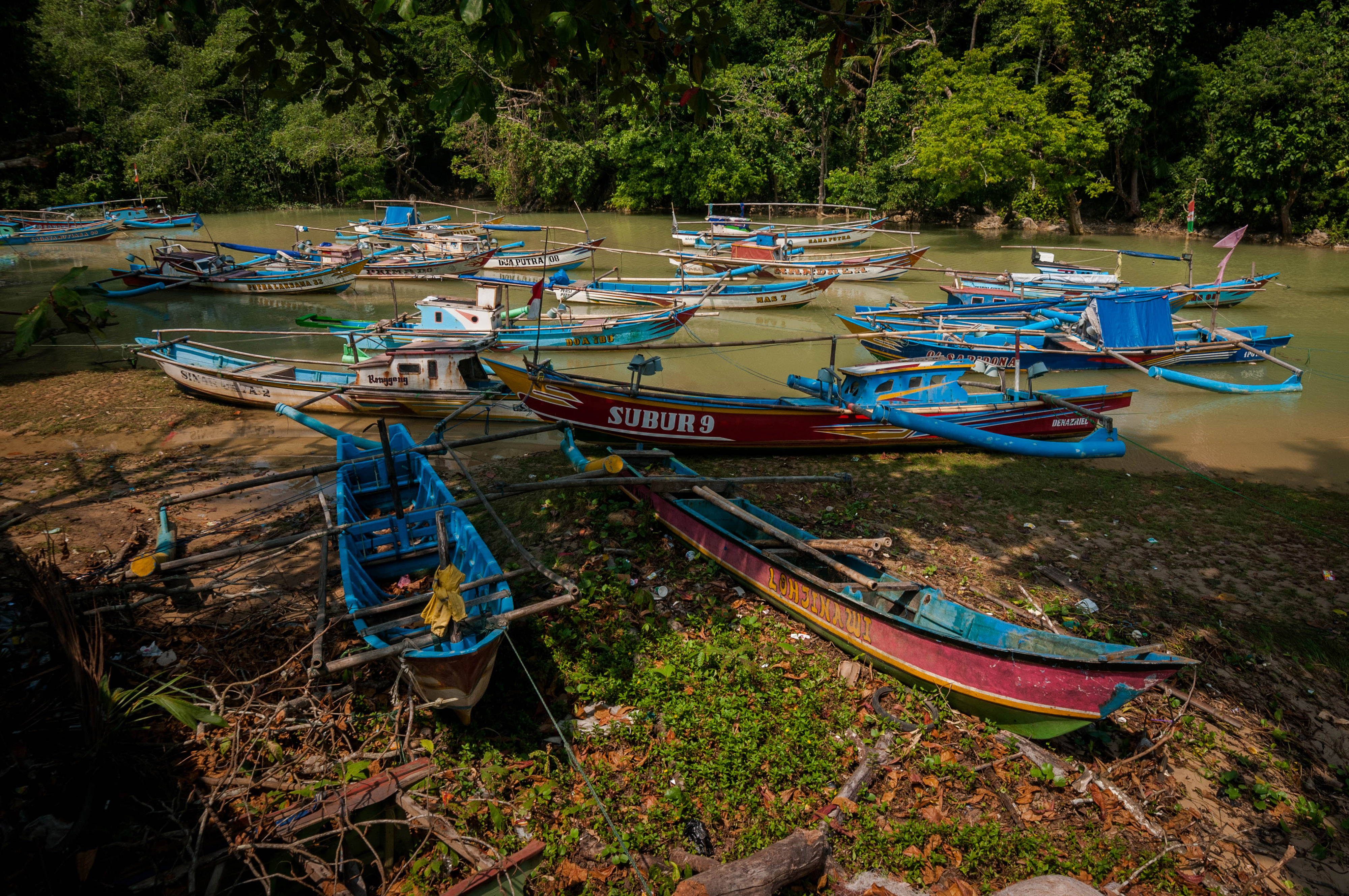 Nelayan Tidak Melaut Akibat Gelombang Tinggi