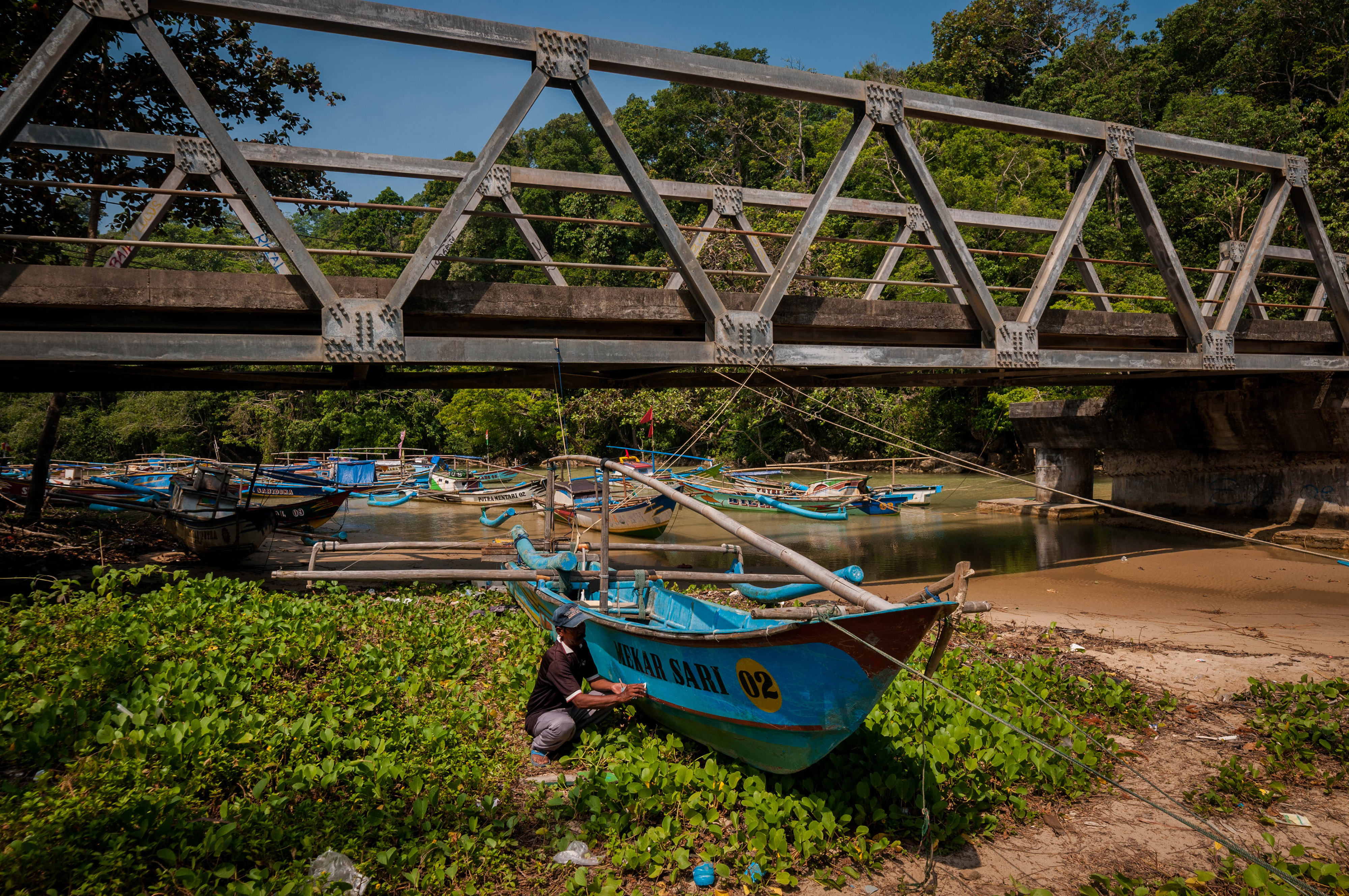 Nelayan Tidak Melaut Akibat Gelombang Tinggi