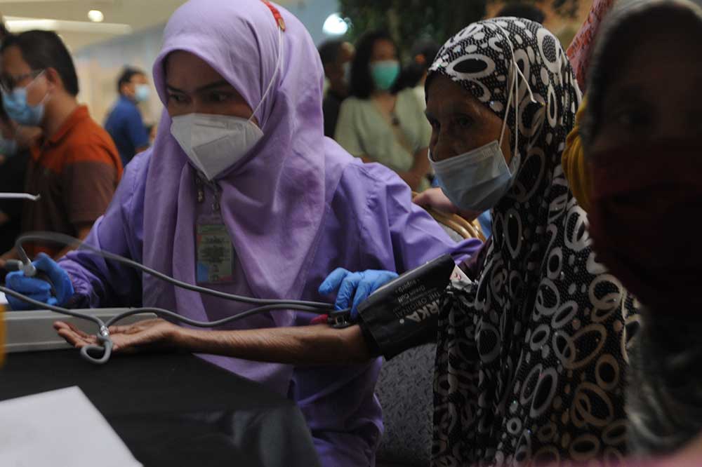 Gebyar Vaksin Lansia di Mall