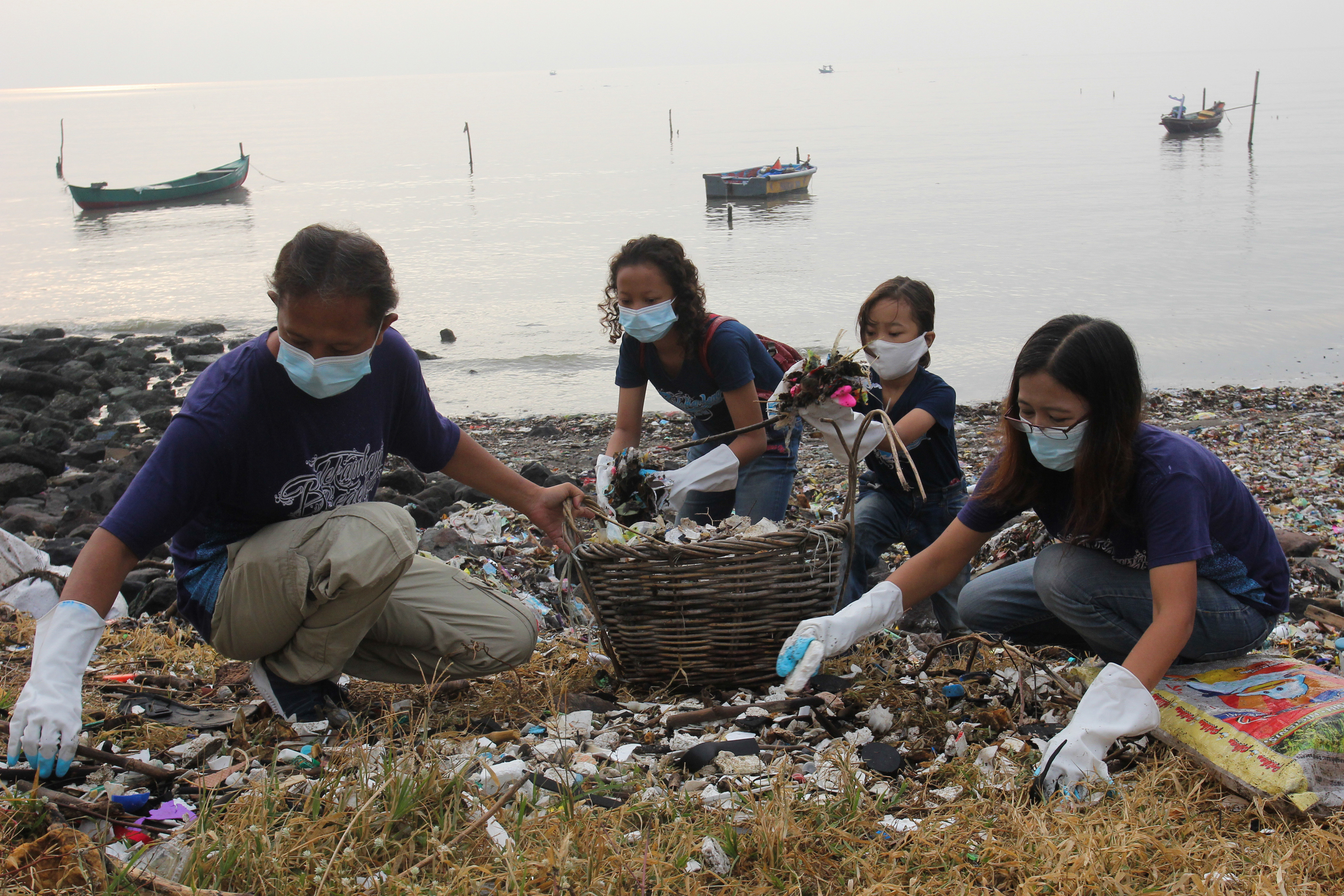 Aksi Bersih-Bersih Sampai di Pantai