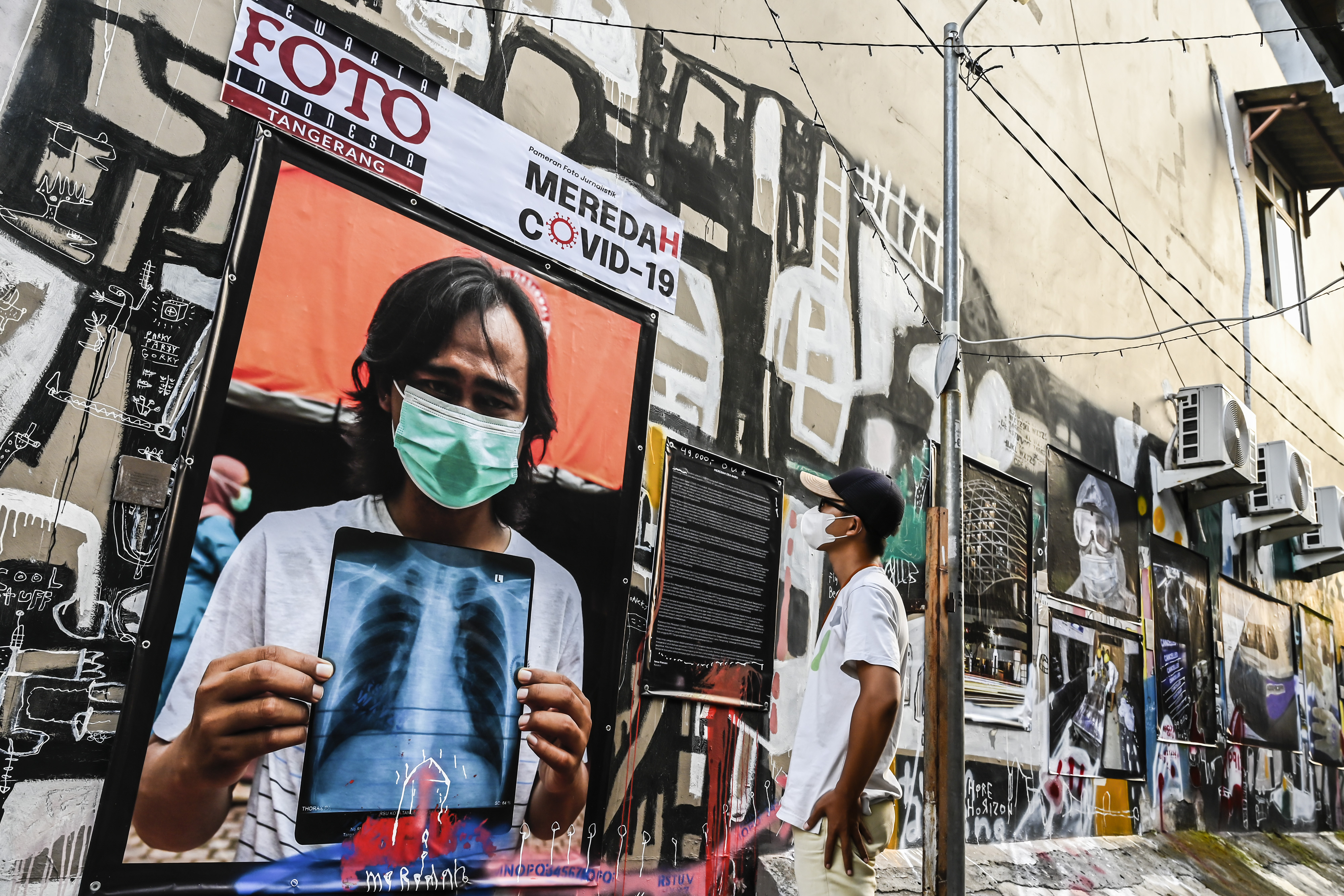 Pameran Fotografi Meredah Covid-19