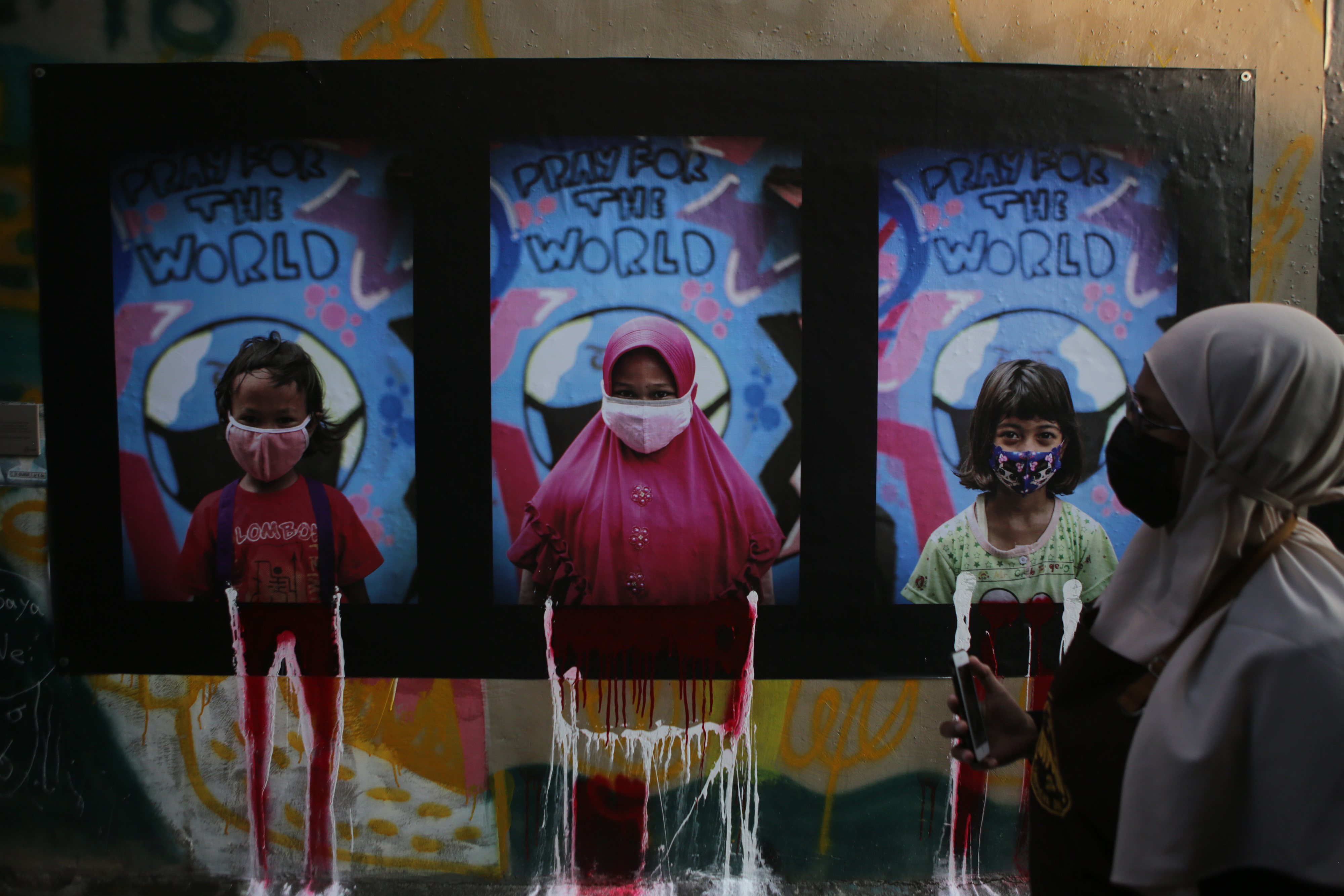 Pameran Fotografi Meredah Covid-19