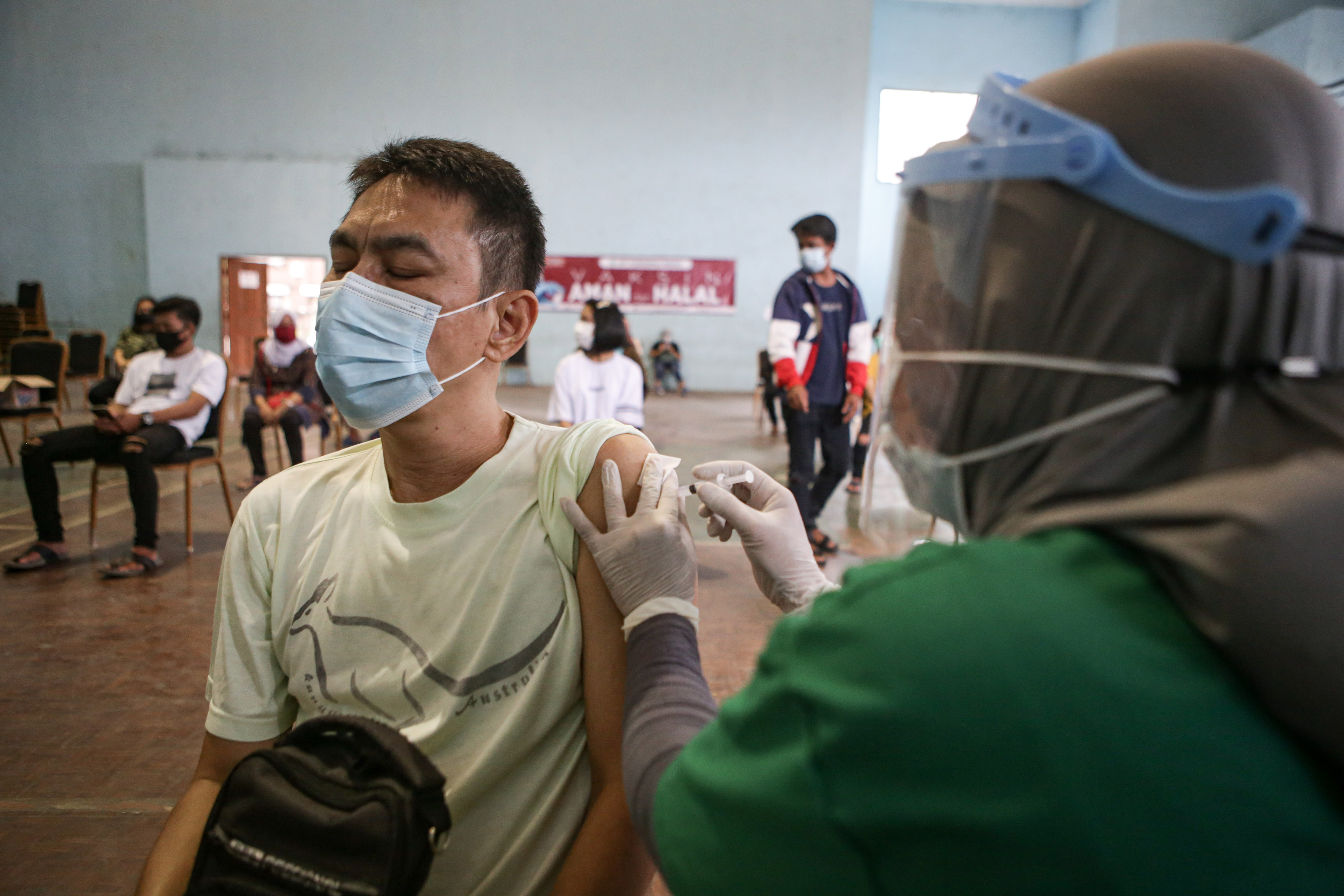 Vaksinasi Pelaku UMKM di Tangerang