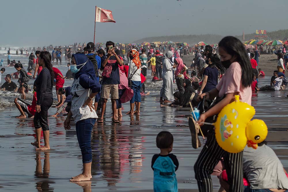 Pantai Parangtritis Dipadati Pengunjung